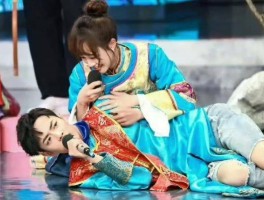 肖战新剧开机照流出一旁的蓝盈莹引热议娱乐圈的现实根本藏不住！